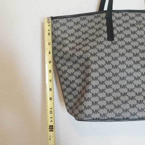 Michael Kors Tote Bag - Picture 7 of 7